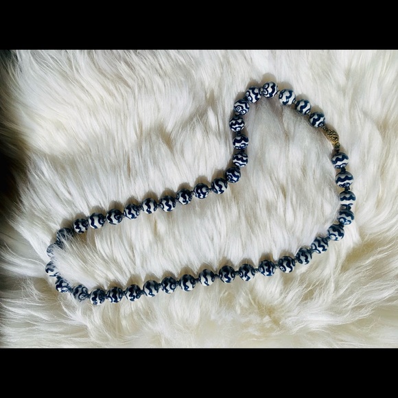 Vintage blue and white porcelain necklace tied knots great condition and clasp - Picture 8 of 8